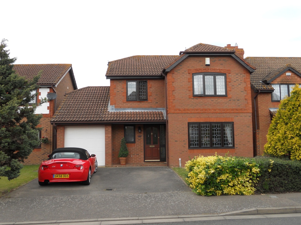 West Molesey Room in a Shared House, Fox Way, KT8 To Rent