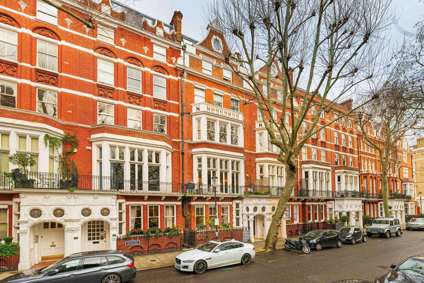 London 1 Bed Flat, Collingham Gardens, SW5 To Rent Now for £2,000.
