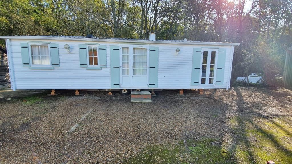 Ifield, Crawley 2 Bed Mobile Home, Charlwood Road, RH11 To Rent Now