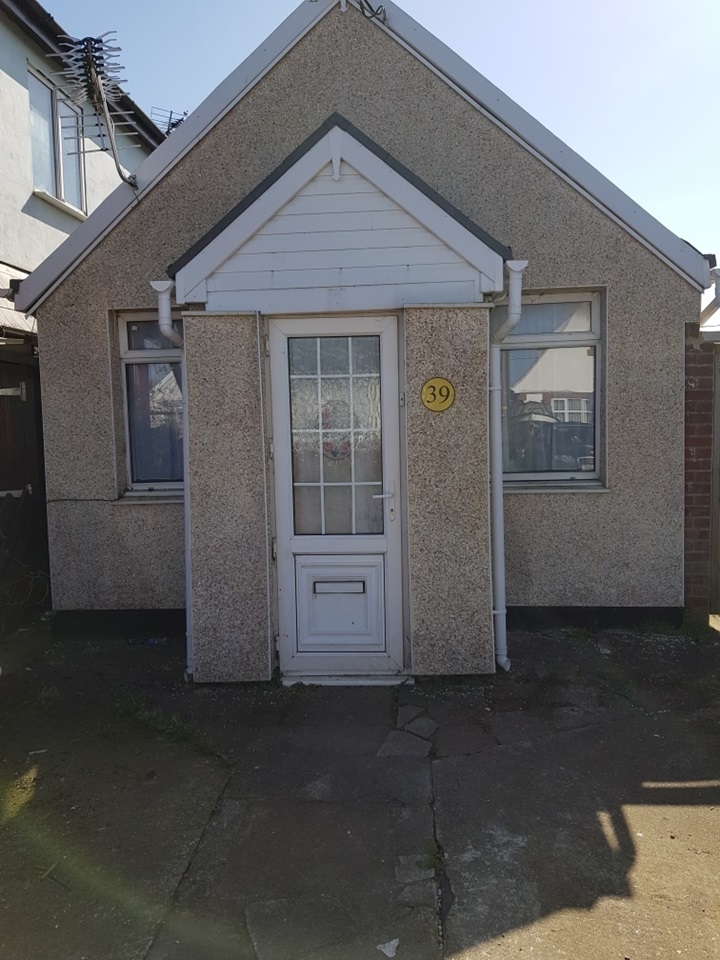 Jaywick, ClactonOnSea 1 Bed Bungalow, Gorse Way, CO15 To Rent Now