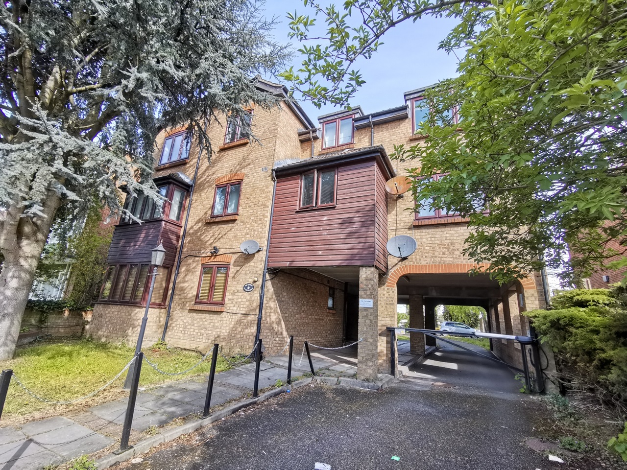 London 1 Bed Flat, Lynton Road, W3 To Rent Now for £1,500.00 p/m