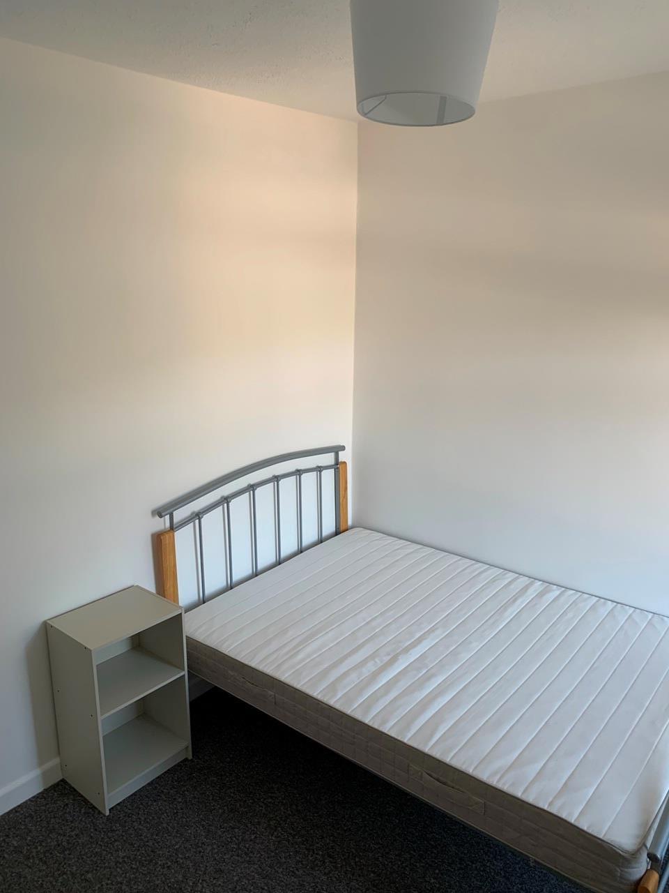 Pontypridd Room in a Shared House, Queen Street, CF37 To Rent Now