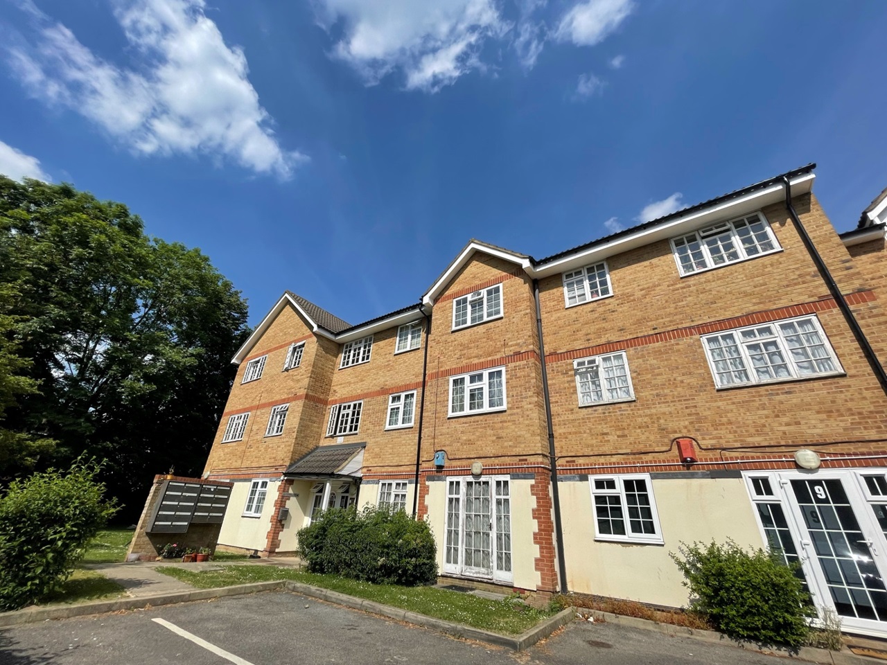 Colindale 1 Bed Flat, Yellowhammer Court, NW9 To Rent Now for £996.67 p/m