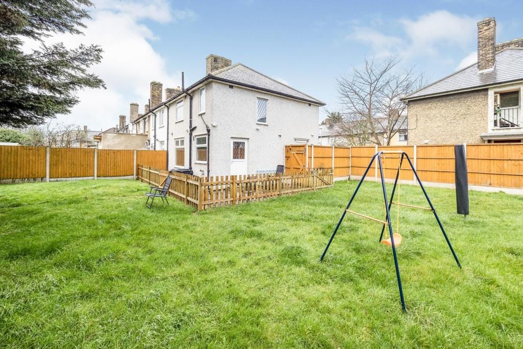 Dagenham 3 Bed End Terrace, Denny Gardens, RM9 To Rent Now for £