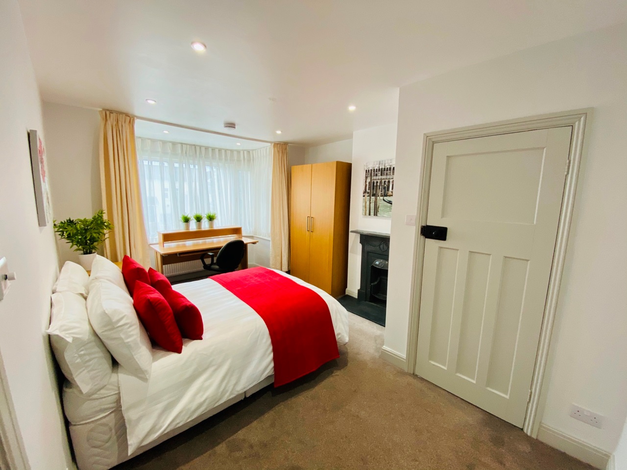 Eastleigh Room in a Shared House, Leigh Road, SO50 To Rent Now for £725.00 p/m