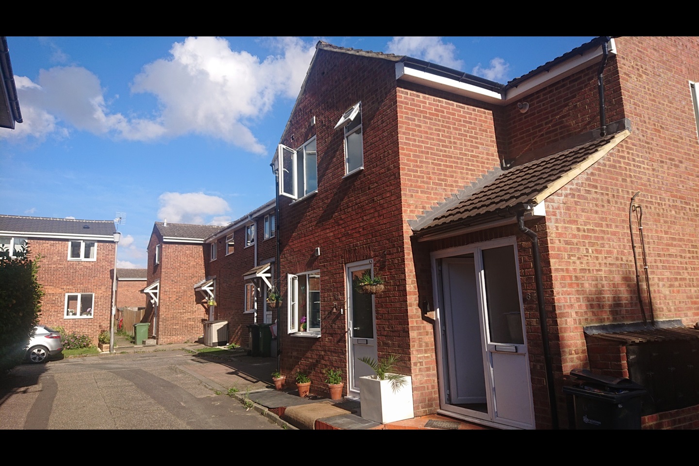 Braintree 2 Bed Flat, Bradwell Court, CM7 To Rent Now for £1,250.00 p/m