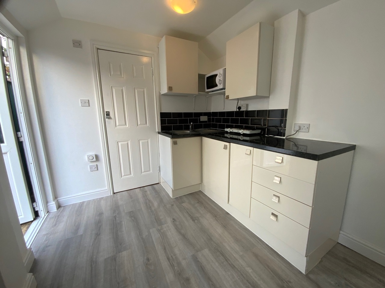 Thornton Heath Studio Flat, Foxley Road, CR7 To Rent Now for £800.