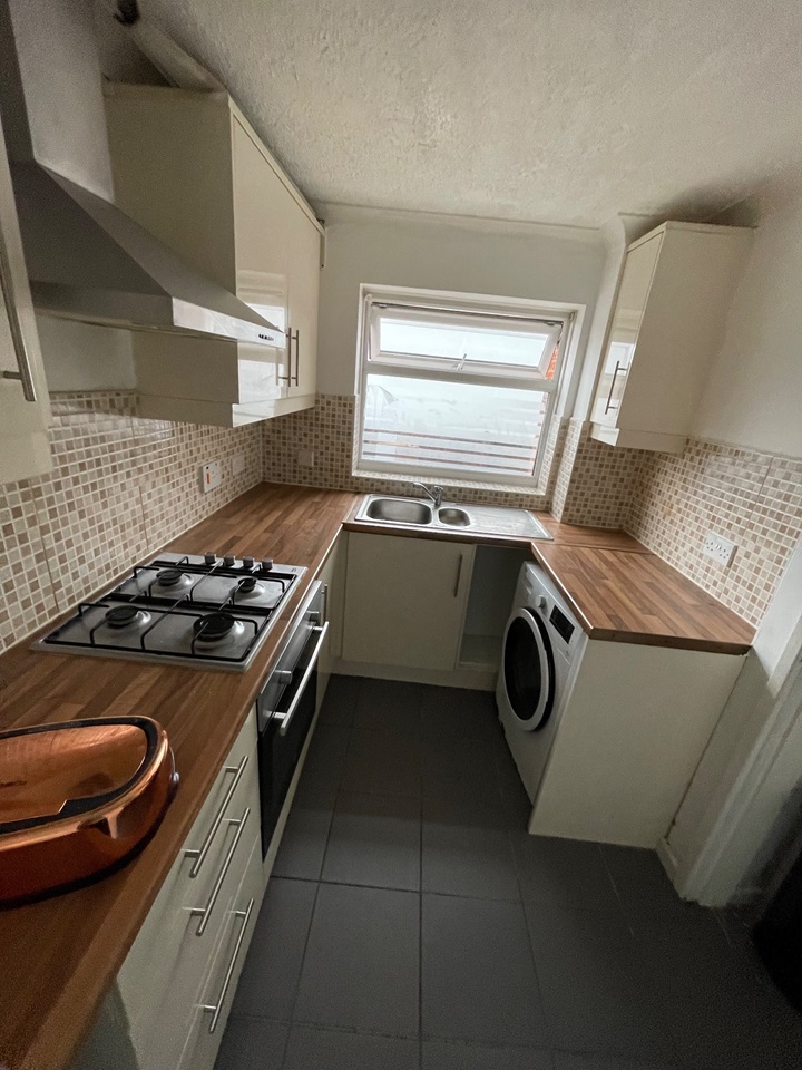 Darlaston, Wednesbury 2 Bed SemiDetached House, Mill Street, WS10