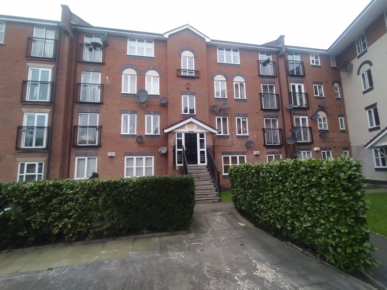 Manchester 2 Bed Flat, St. Davids Court, M8 To Rent Now for £1,100.