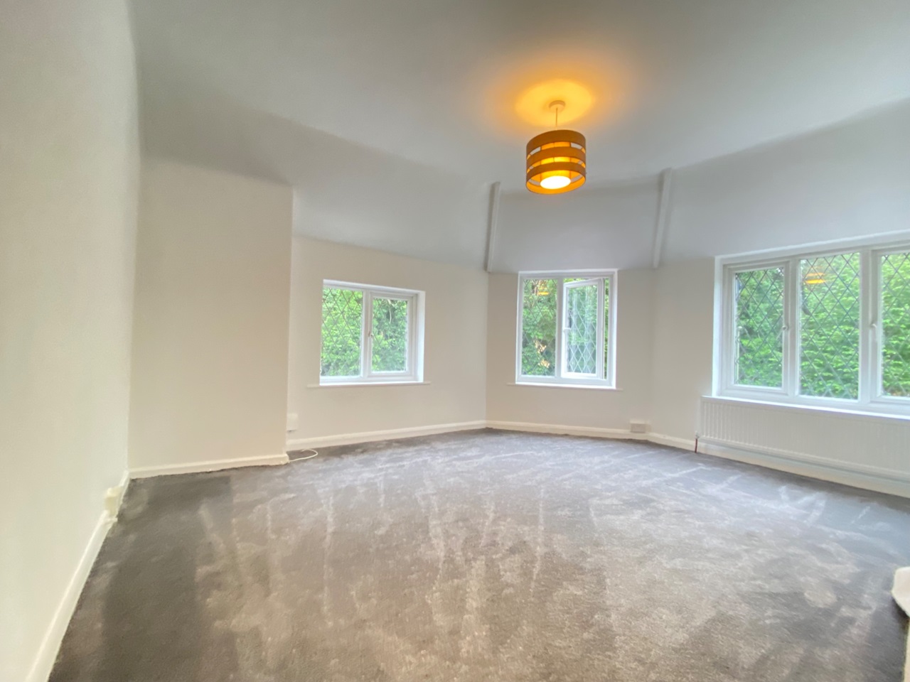 Chipstead, Coulsdon 2 Bed Flat, Chipstead Station Parade, CR5 To
