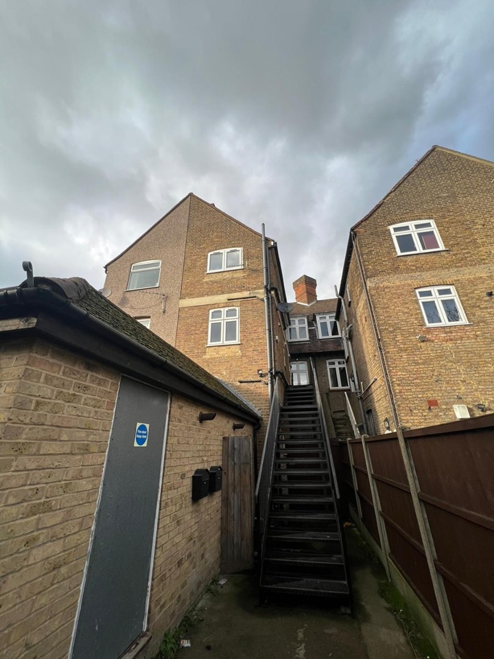 Romford 1 Bed Flat, Main Road, RM2 To Rent Now for £1,150.00 p/m