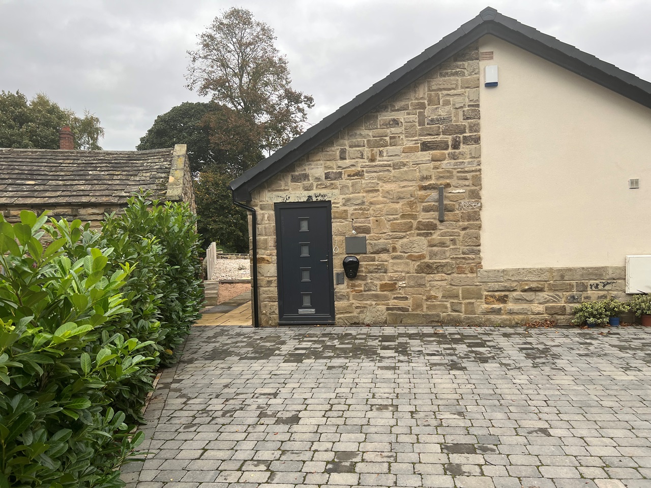 Batley 2 Bed Bungalow, Soothill Lane, WF17 To Rent Now for £875.00 p/m