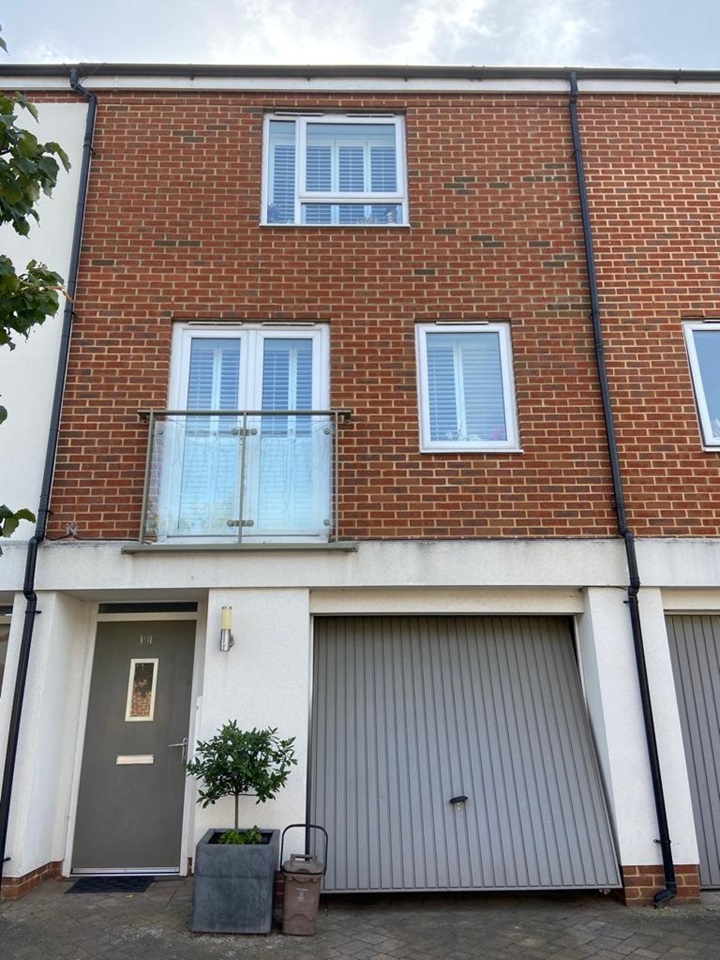 Crayford, Dartford 3 Bed Terraced House, Alcock Crescent, DA1 To