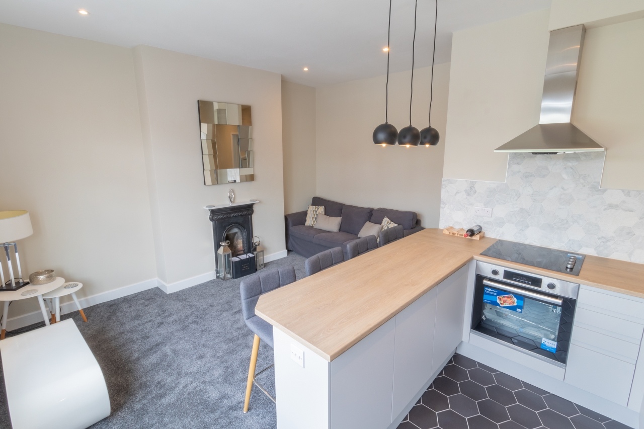 Croydon 2 Bed Flat, Ashburton Road, CR0 To Rent Now for £1,650.00 p/m