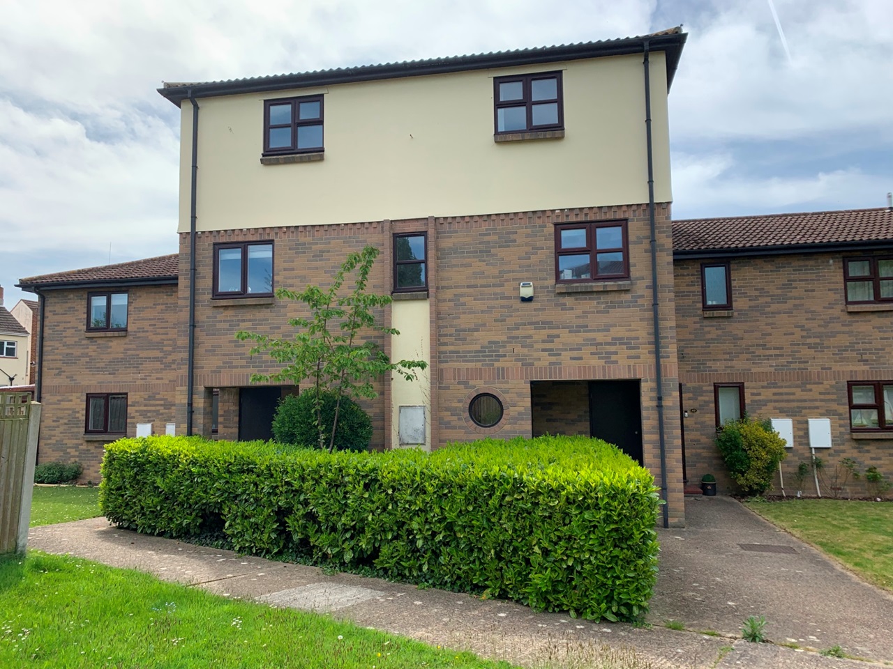 Langdon Hills, Basildon 1 Bed Flat, Courtney Park Road, SS16 To