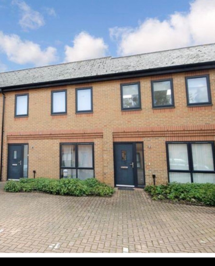 Kidlington 2 Bed Terraced House, Lakesmere, OX5 To Rent Now for £