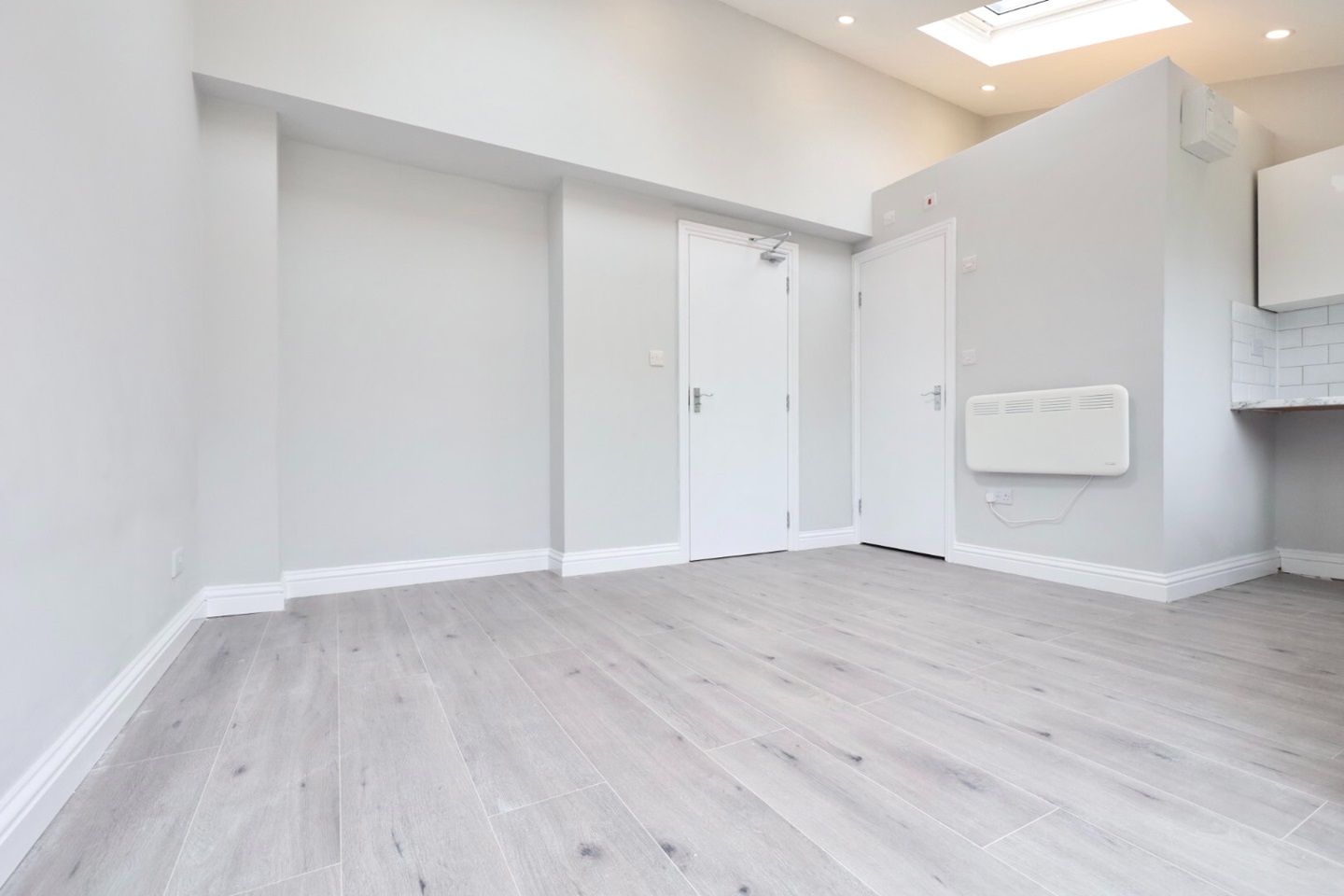 Feltham Studio Flat, Denham Road, TW14 To Rent Now for £925.00 p/m