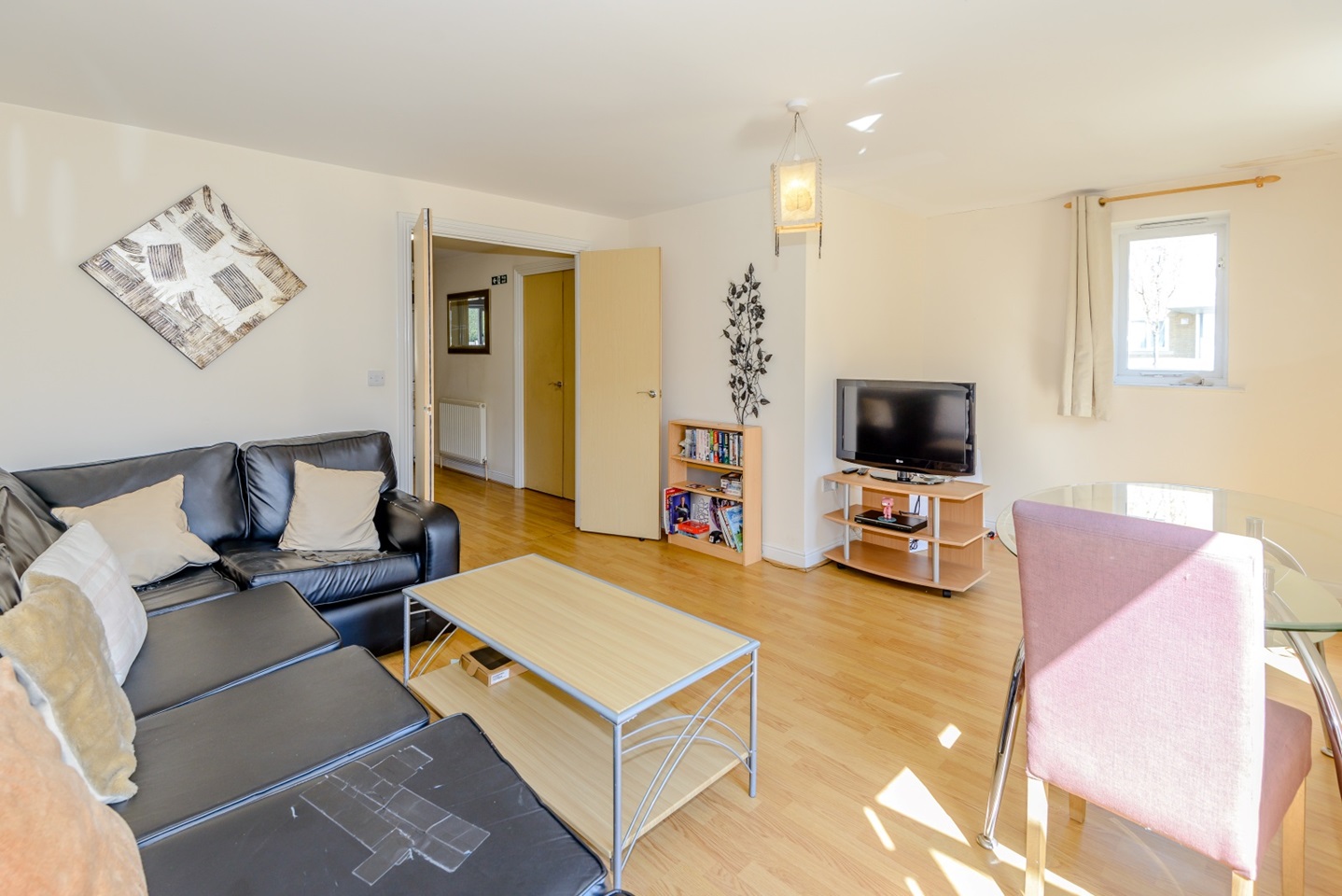 Kings Langley Room in a Shared House, Hemsley Road, WD4 To Rent Now