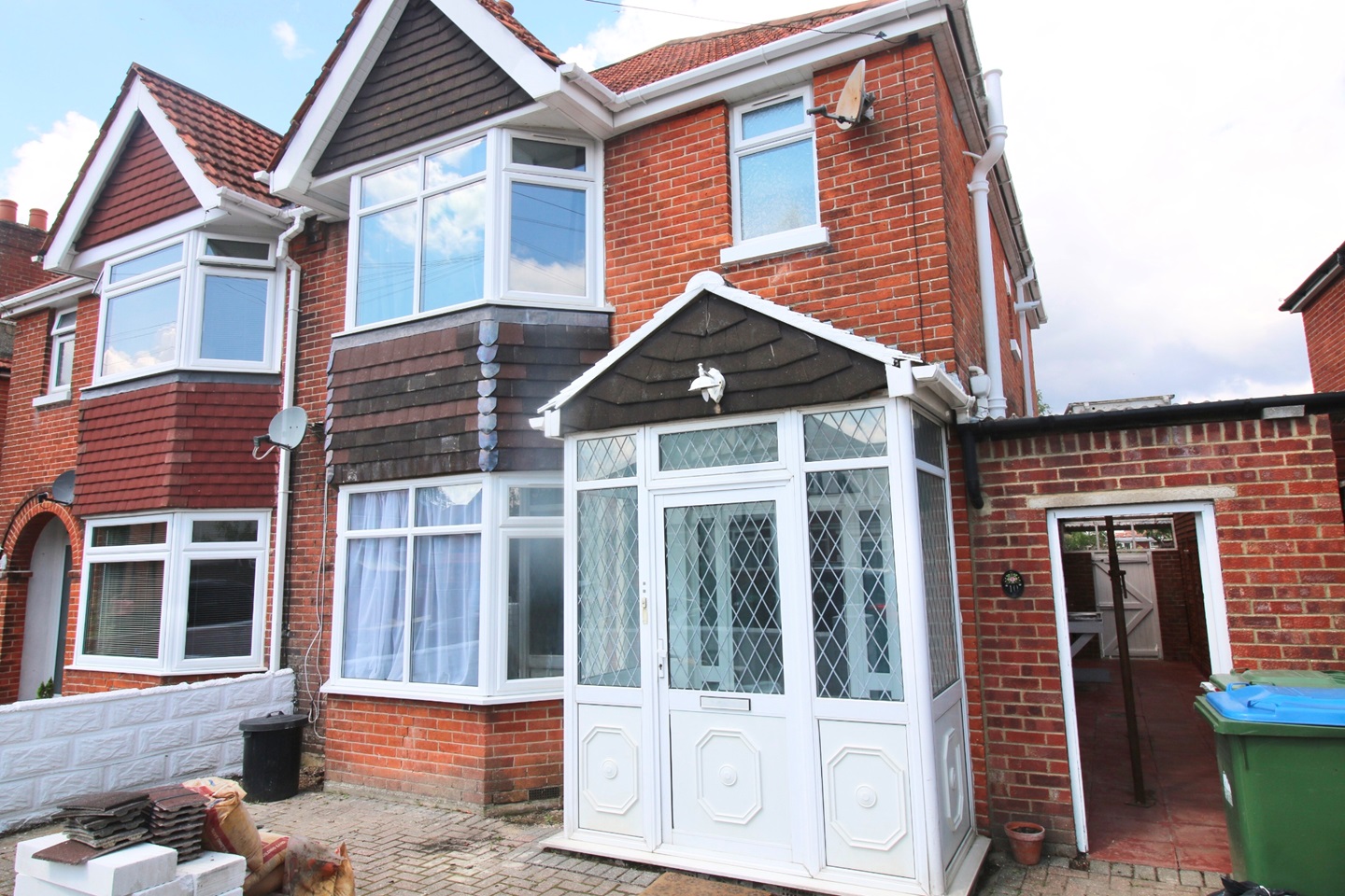 Southampton 3 Bed SemiDetached House, Deacon Close, SO19 To Rent