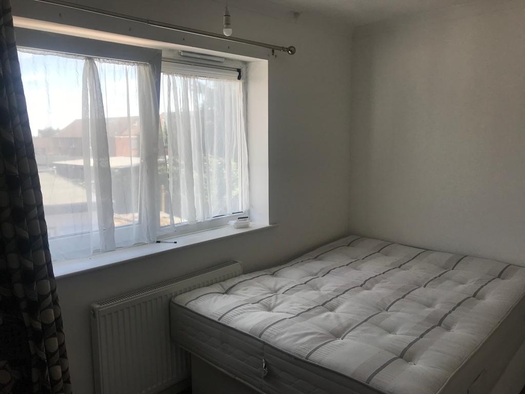 Chigwell Room in a Shared House, Fallow Close, IG7 To Rent Now for £600.00 p/m