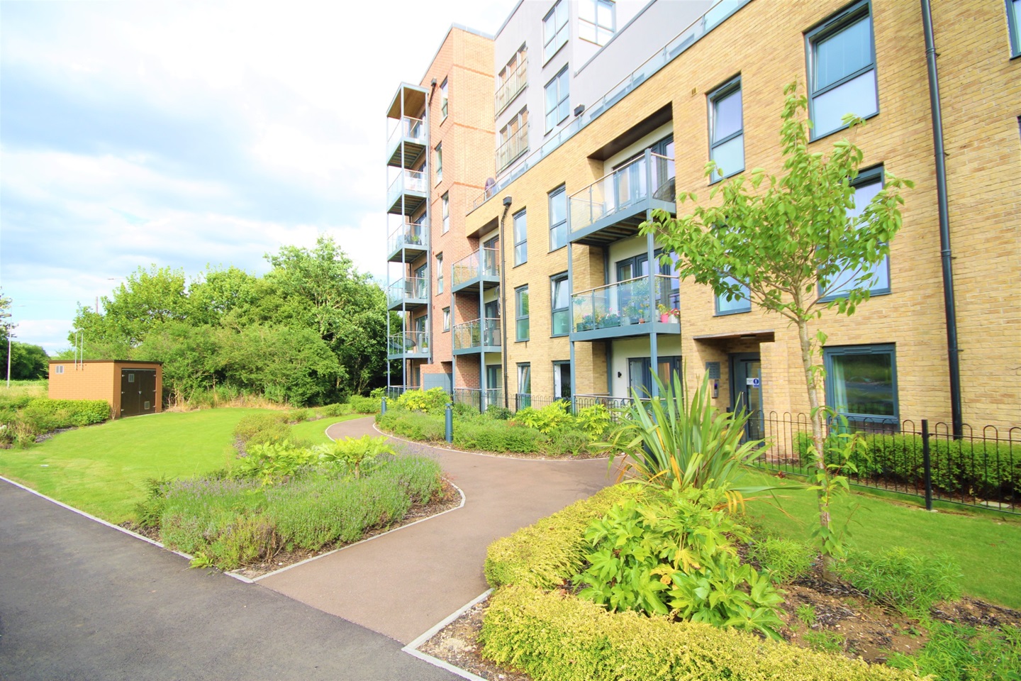Oakgrove, Milton Keynes 1 Bed Flat, Macro House, MK10 To Rent Now