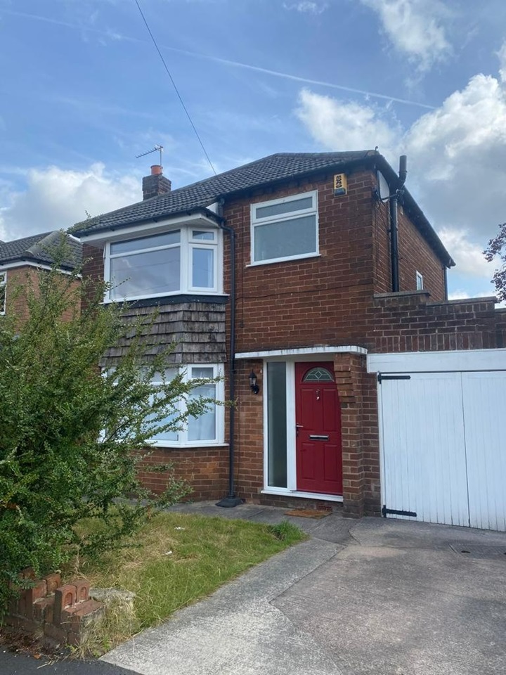 Cheadle Hulme, Cheadle 3 Bed Detached House, Larch Avenue, SK8 To