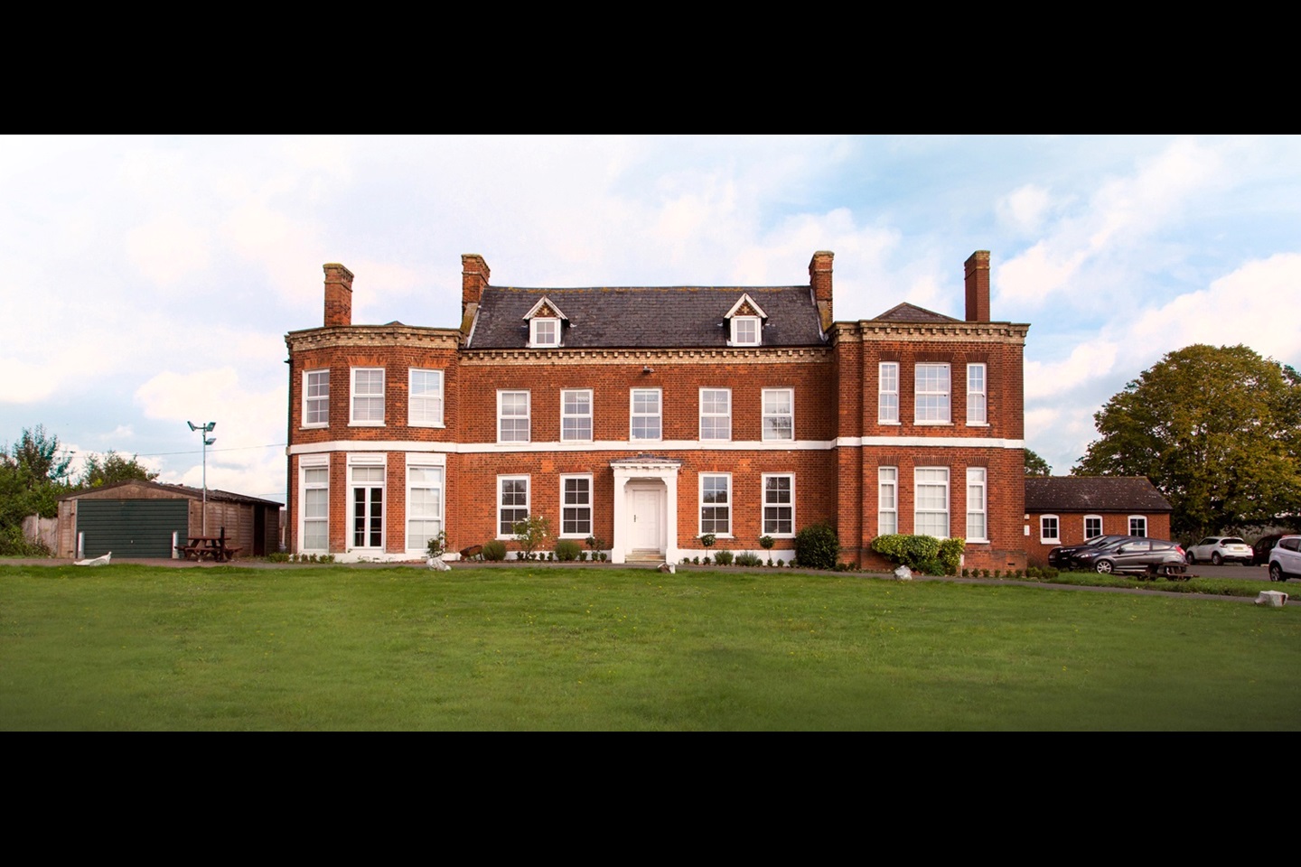 Bowers Gifford, Basildon 1 Bed Detached House, Church Road, SS13 To