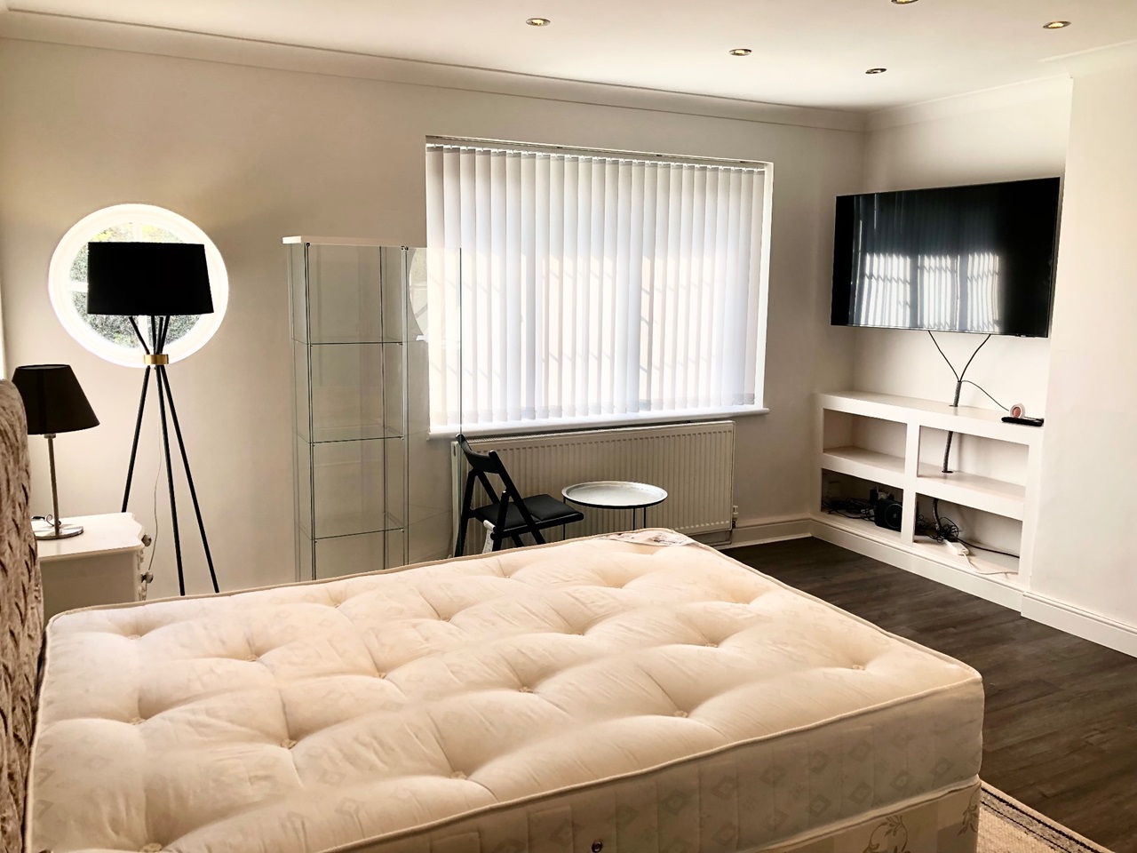 London Room in a Shared House, Bramley Road, N14 To Rent Now for £