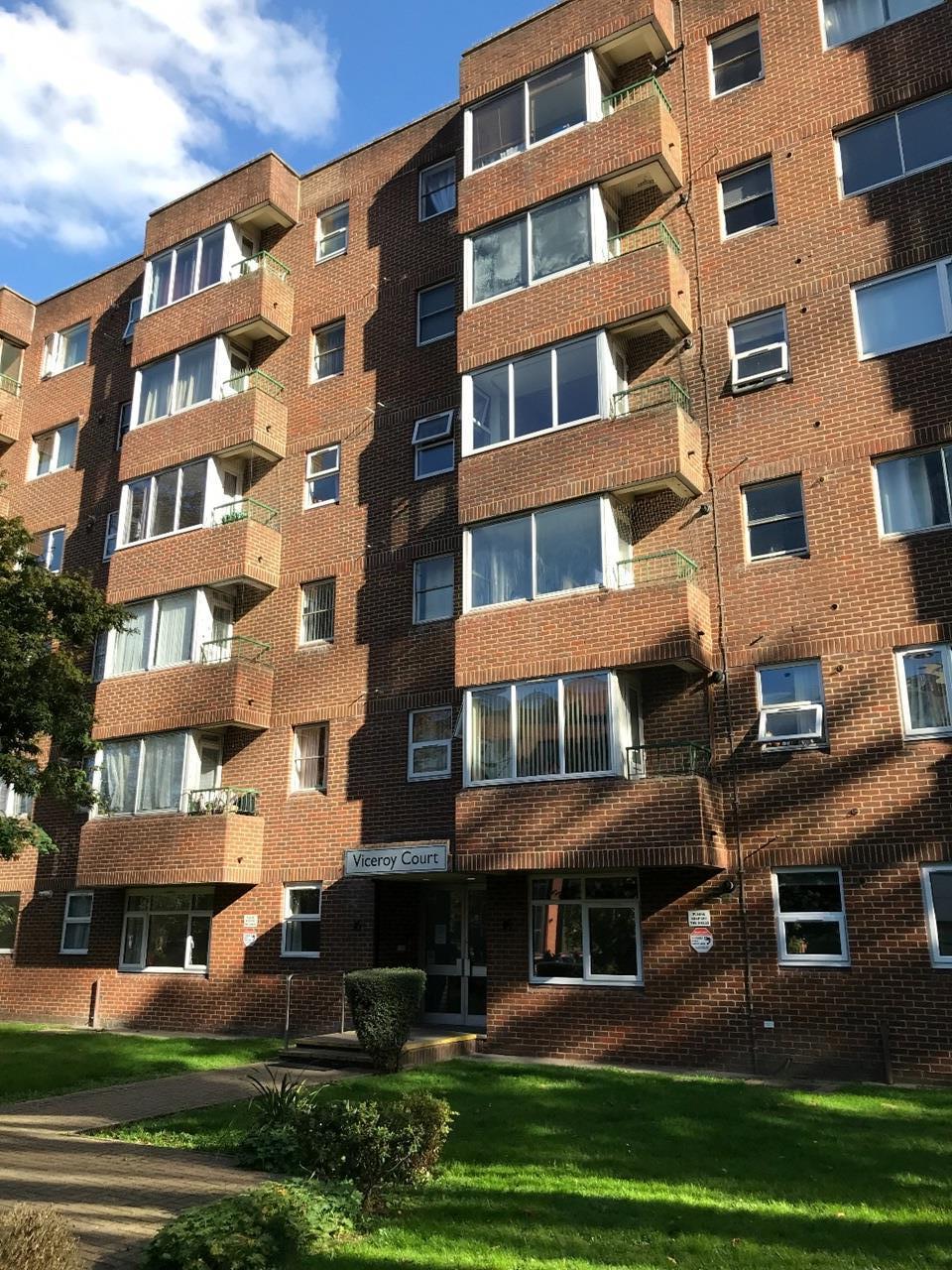 Croydon 1 Bed Flat, Dingwall Road, CR0 To Rent Now for £1,250.00 p/m