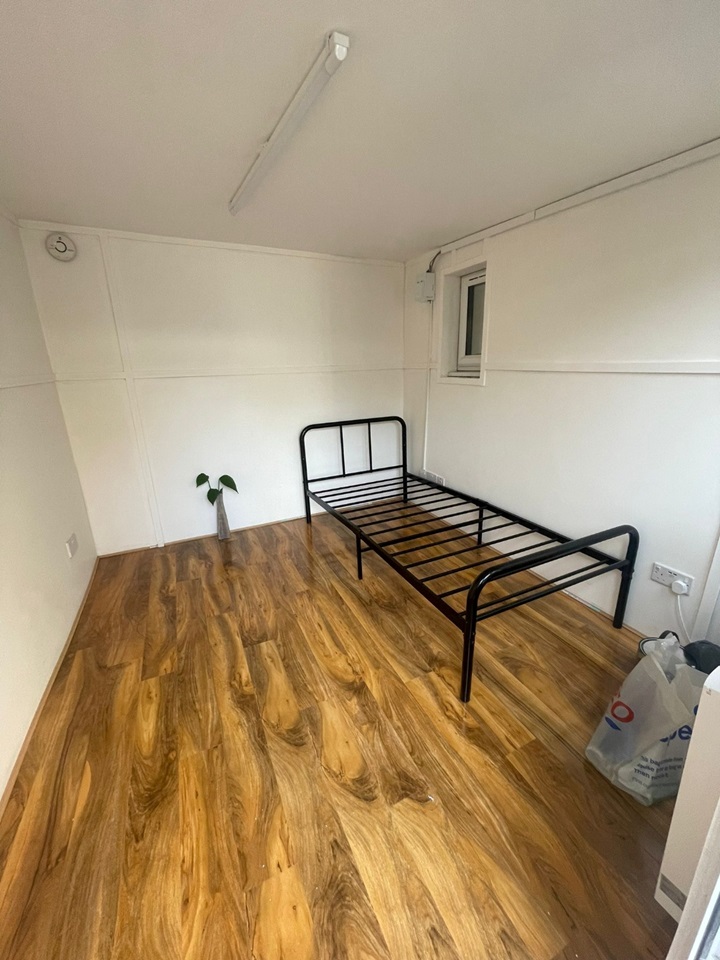 Ilford Studio Flat, Eastern Avenue, IG2 To Rent Now for £700.00 p/m