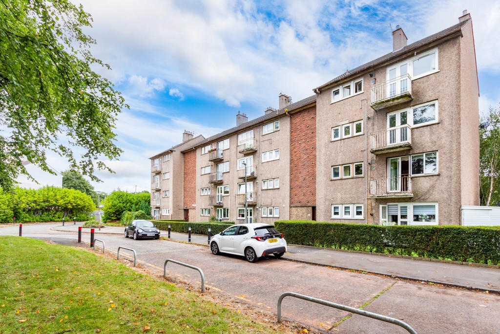 Glasgow 2 Bed Flat, Berryknowes Road, G52 To Rent Now for £800.00 p/m