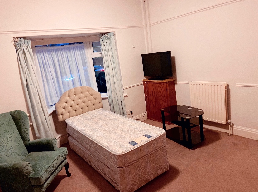 Yeovil Room in a Shared House, Yeovil, BA20 To Rent Now for £368.35 p/m