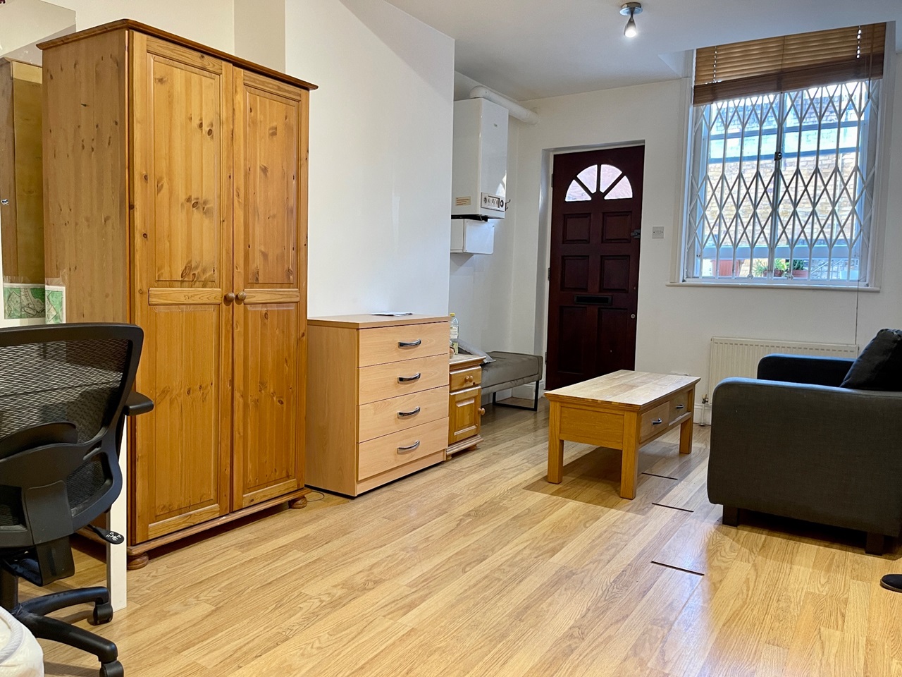 London Studio Flat, Edgeley Lane, SW4 To Rent Now for £1,200.00 p/m