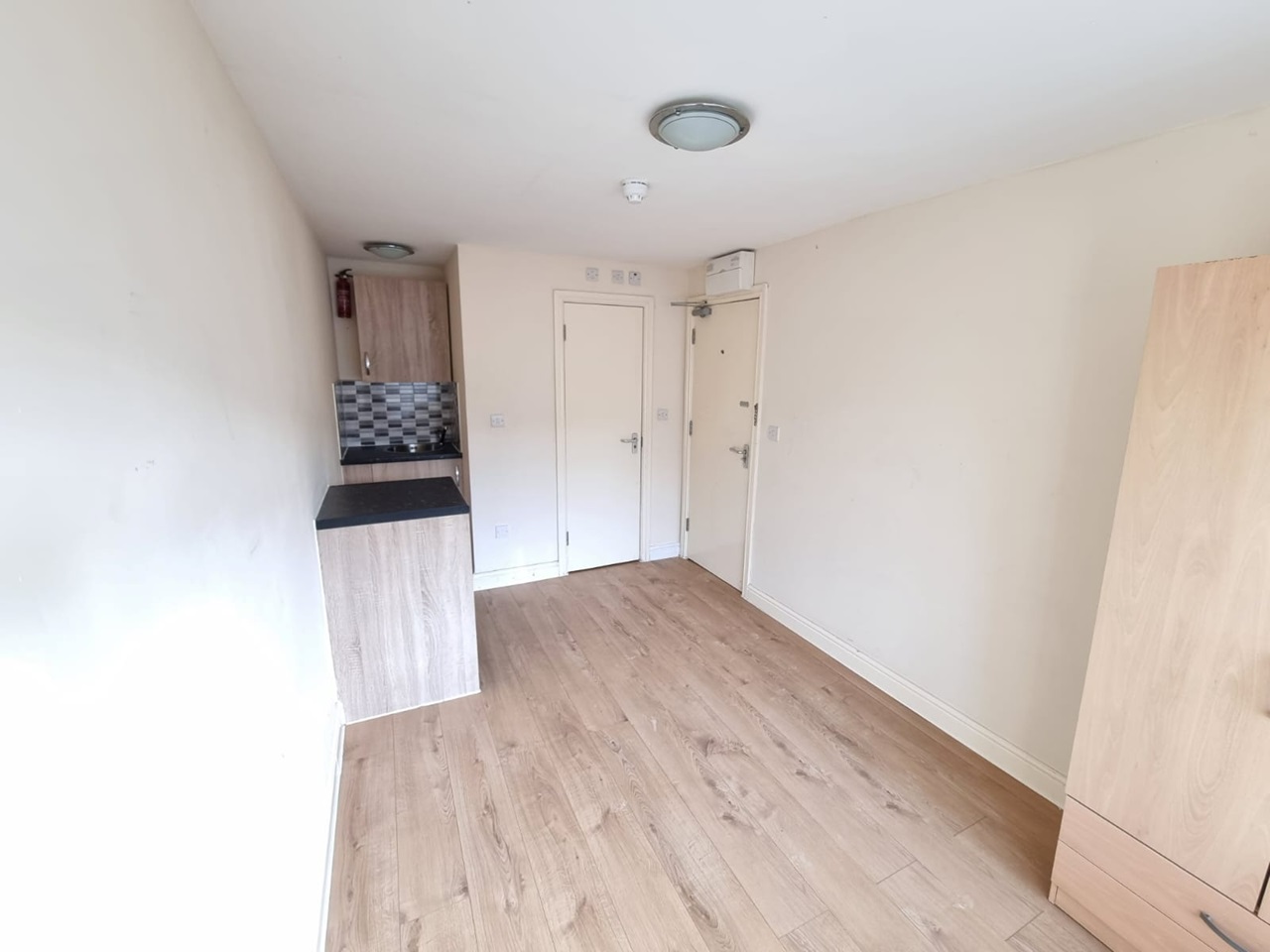 Hampton Studio Flat, Richmond Middlesex, TW12 To Rent Now for £