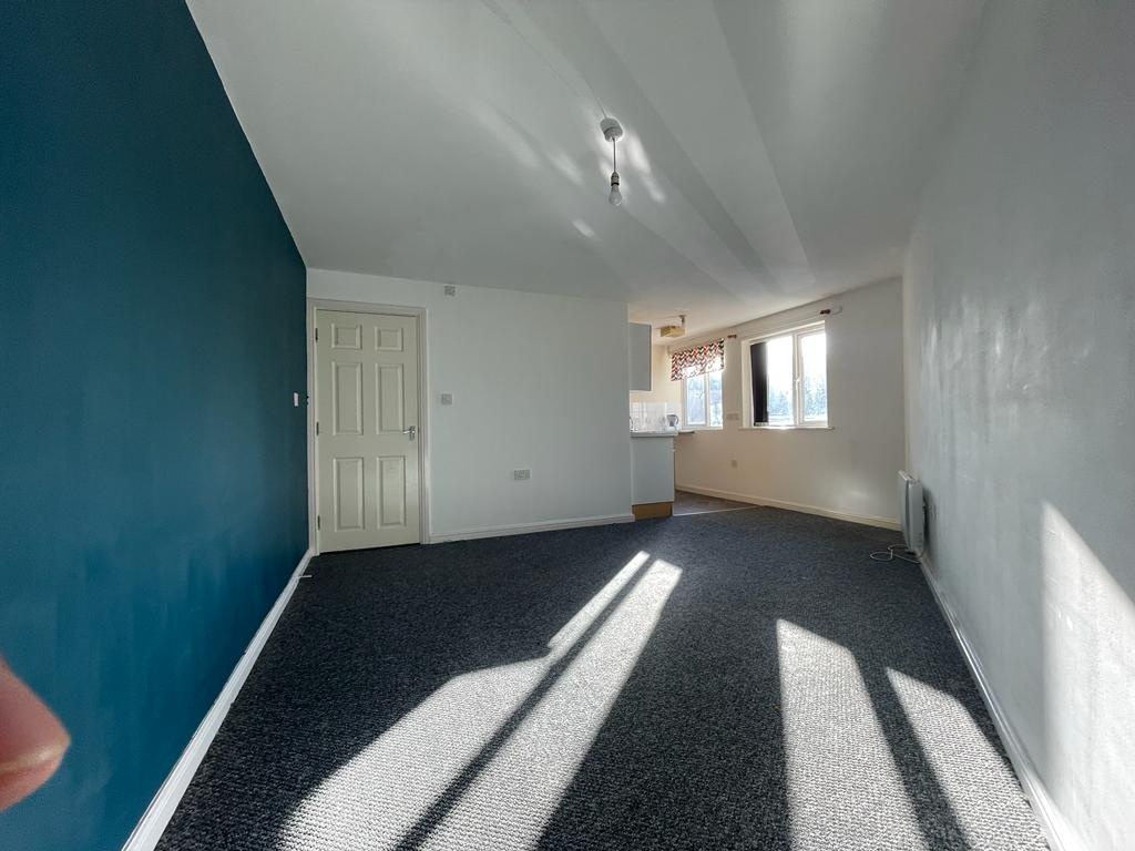 Bloxwich, Walsall 1 Bed Flat, Marton Court, WS3 To Rent Now for £