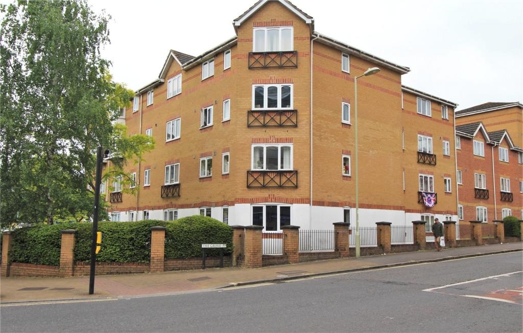 Aldershot 2 Bed Flat, Ascot Court, GU11 To Rent Now for £1,150.00 p/m