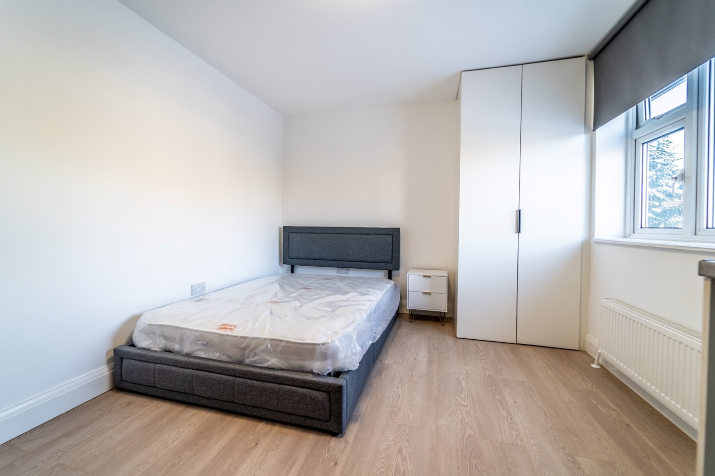 Borehamwood Studio Flat, Rowley Lane, WD6 To Rent Now for £900.00 p/m