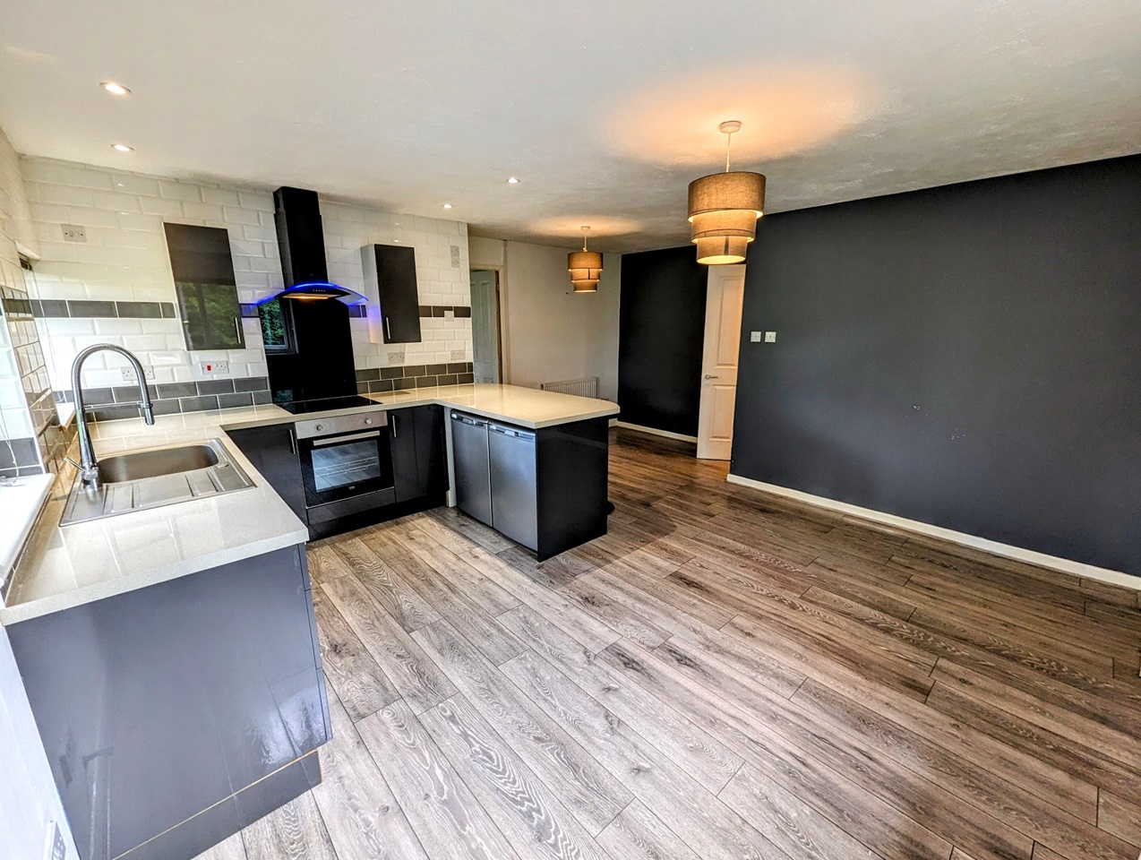 Warrington 2 Bed Flat, Gorse Covert, WA3 To Rent Now for £700.00 p/m