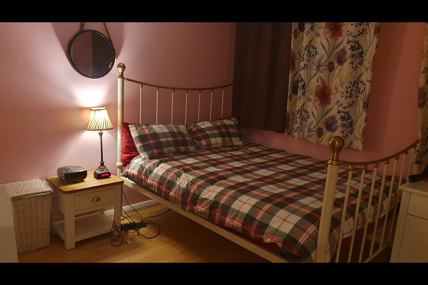 London Room in a Shared House, Chatteris Ave, RM3 To Rent Now for £