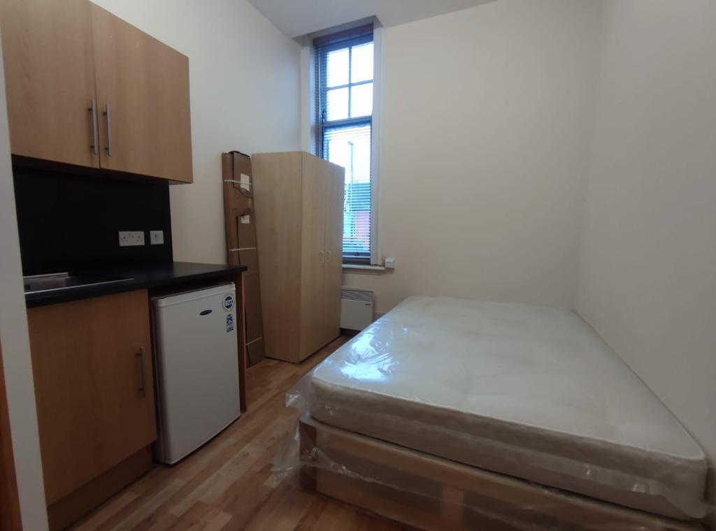 London Bedsit, Plumstead High Street, SE18 To Rent Now for £892.54 p/m