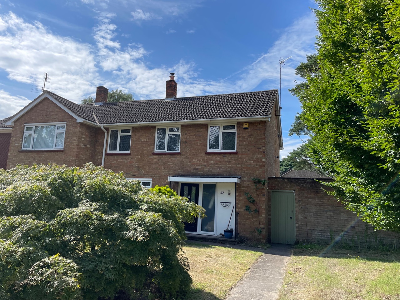 Bracknell 3 Bed SemiDetached House, Harmans Water Road, RG12 To