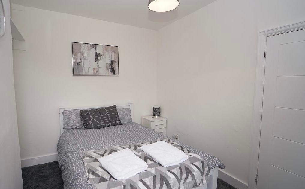 Ilford Lane 1 Bed Flat, Ilford Lane, IG1 To Rent Now for £2,700.00 p/m