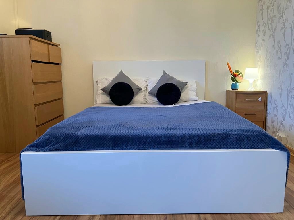 Bloxwich Room in a Shared House, Hawbush Road, WS3 To Rent Now for