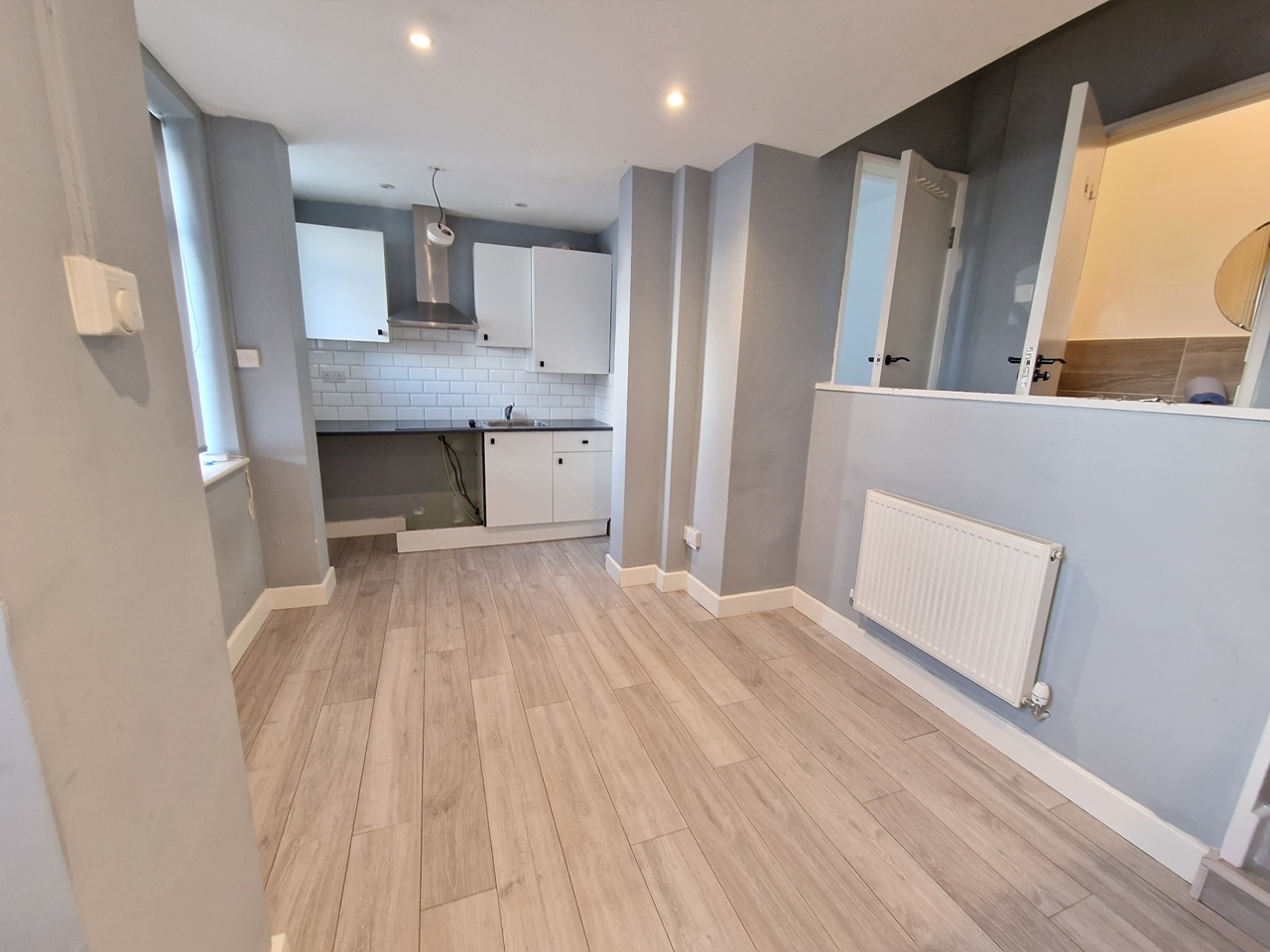 Edgware Studio Flat, Burnt Oak Broadway, HA8 To Rent Now for £900.