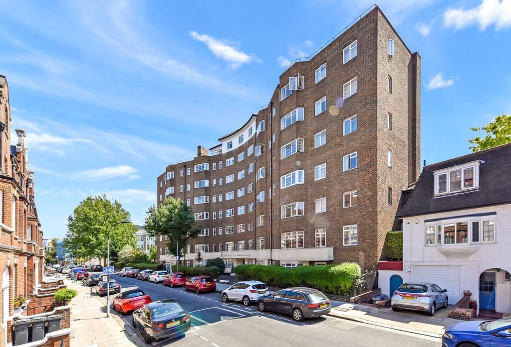 London Studio Flat, Barton Court, W14 To Rent Now for £1,565.00 p/m