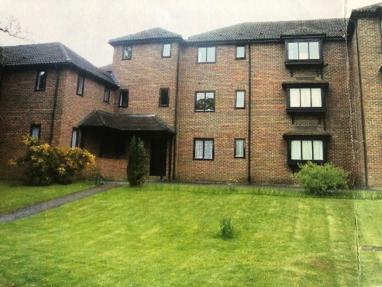 Godalming 2 Bed Flat, Holm Court, GU7 To Rent Now for £1,250.00 p/m