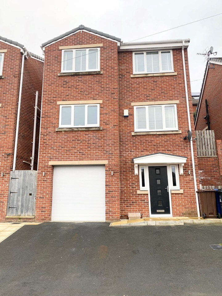 Blacker Hill, Barnsley 4 Bed Detached House, Worsbrough Road, S74