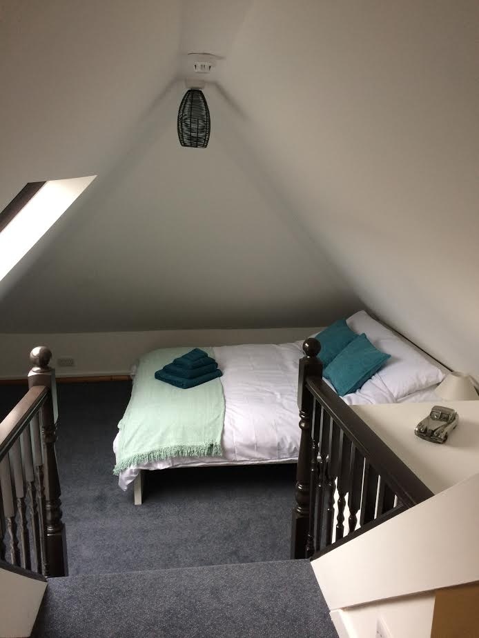 Totton, Southampton Room in a Shared House, High Street, SO40 To