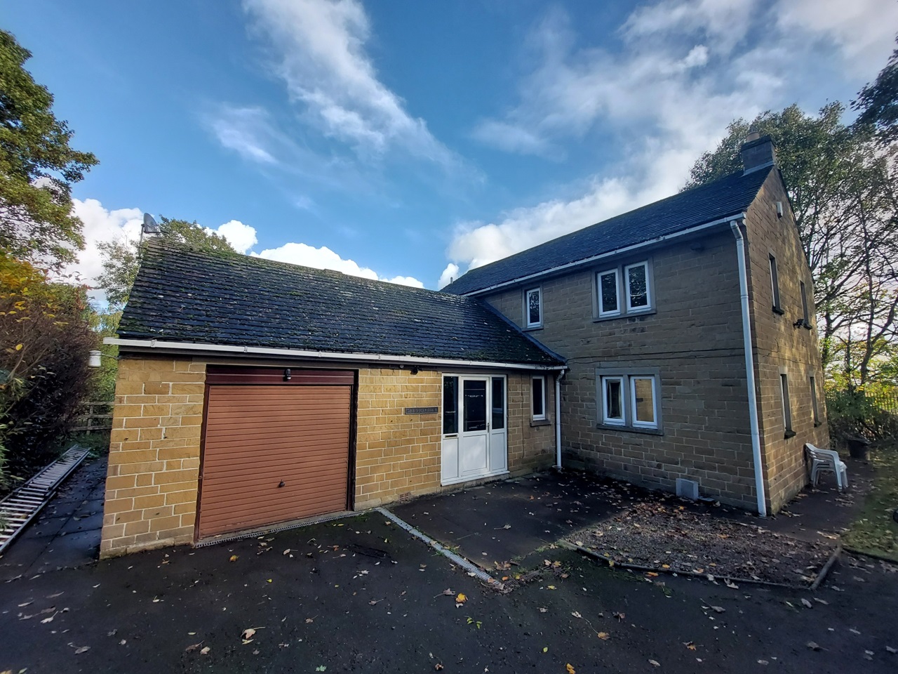 Batley Room in a Shared House, Staincliffe Hall Road, WF17 To Rent