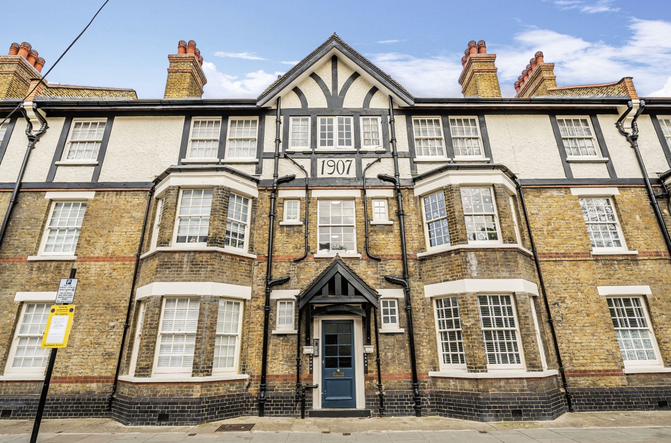 London 3 Bed Flat, Liverpool Grove, SE17 To Rent Now for £2,200.00 p/m